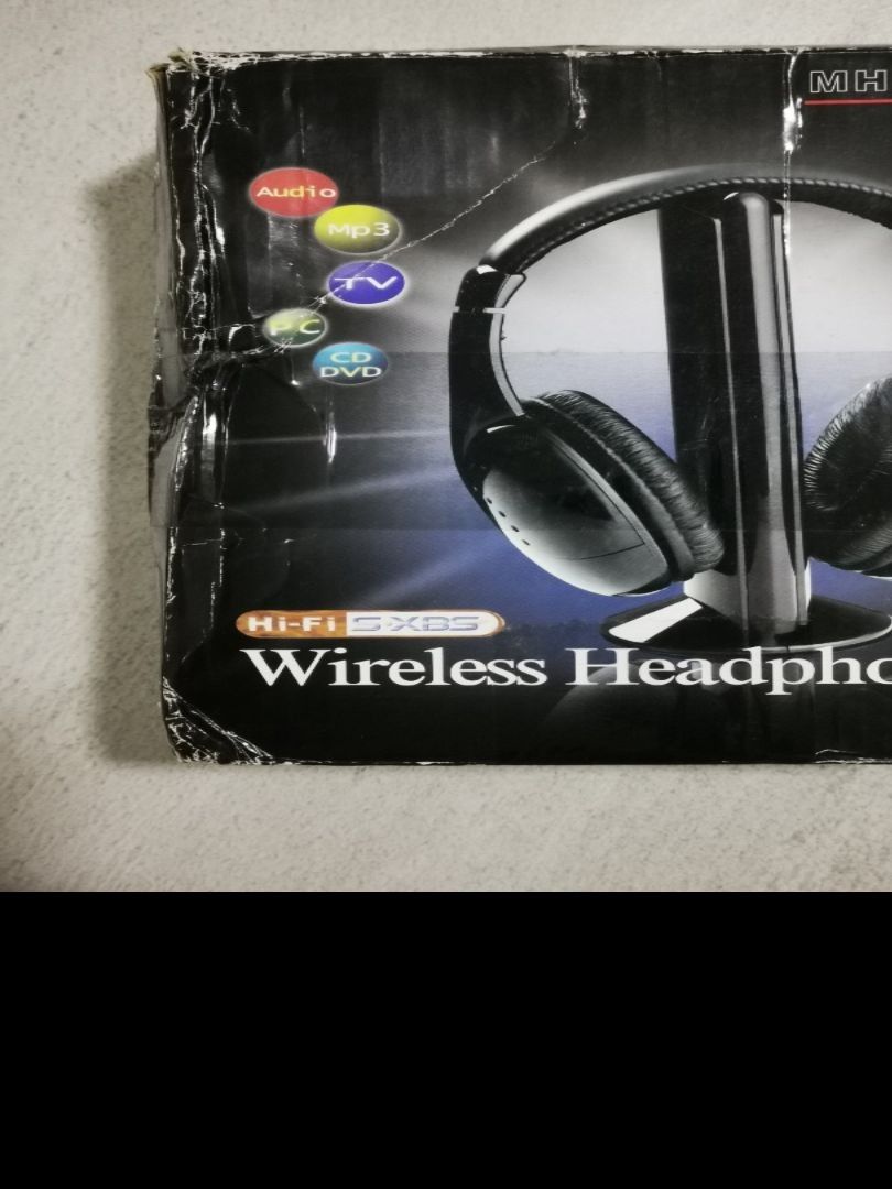Wireless headset (Category: Headphones & Headsets) located in Singapore. Submitted by jkun (Listing ID 1059731096, Image 1). Description: Hi Ladies & Guys, i now introduce wireless headphone. Is use for phone or others devices can connect with. Hurry purchase it.. Sorry the box a bit looks not nice but is totally brand new. There is no refundable items or cash which you purchase. Price cannot be negotiate. The Price has exclusive delivery to you.
