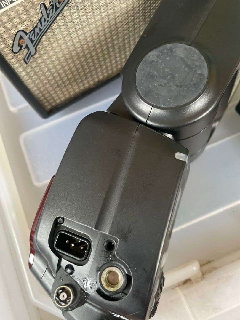 [FREE] Yongnuo Speedlite YN685 (not working) (Category: Flashes) located in Quezon City. Submitted by nyandecluttering (Listing ID 1344309605, Image 2). Description: Yongnuo Speedlite YN685 (not working) with pouch and box Take as is Delivery to be shoulderer by buyer.