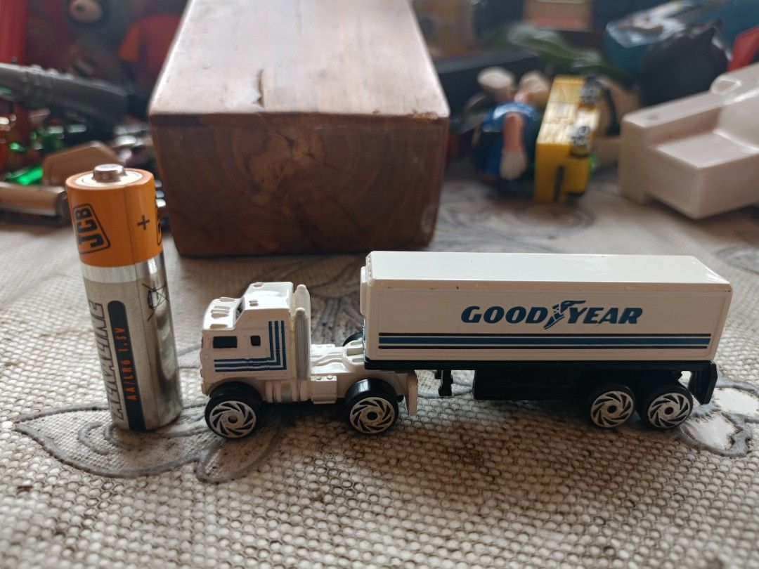 1989 road champs anteater series Goodyear semi kenworth 1:87 scale