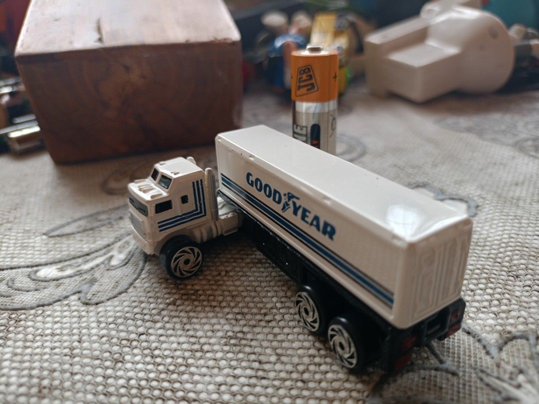 1989 road champs anteater series Goodyear semi kenworth 1:87 scale