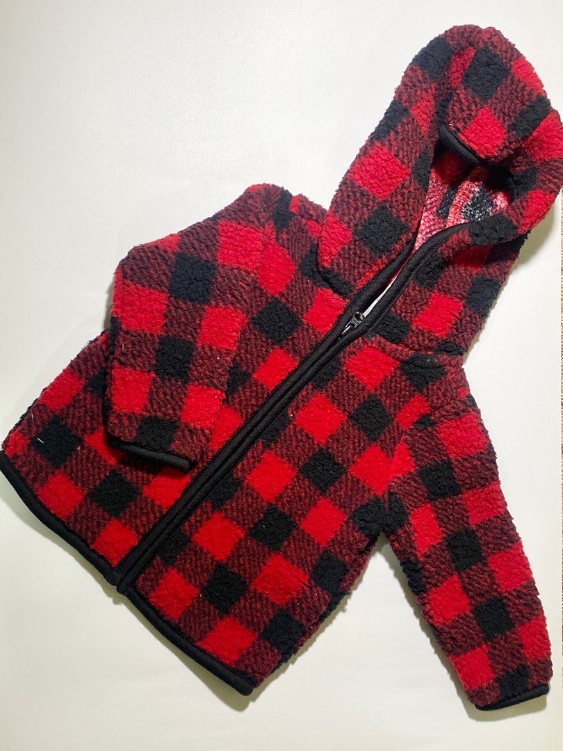 Baby Christmas Outfit (Category: Babies & Kids Fashion) located in Taguig. Submitted by snapshop_ (Listing ID 1339722734, Image 2). Description: 2 sets avail pero may stain ang isa kaya 150 nalang yung isa .