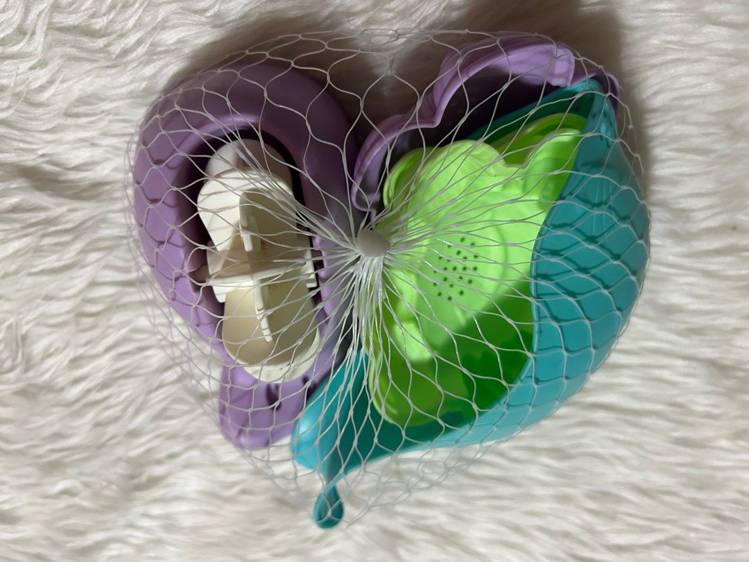 Bath time Fun Toys *’MIGO (Category: Infant Playtime) located in Pasig City. Submitted by mixpicks (Listing ID 1339561462, Image 1). Description: Good Quality .
