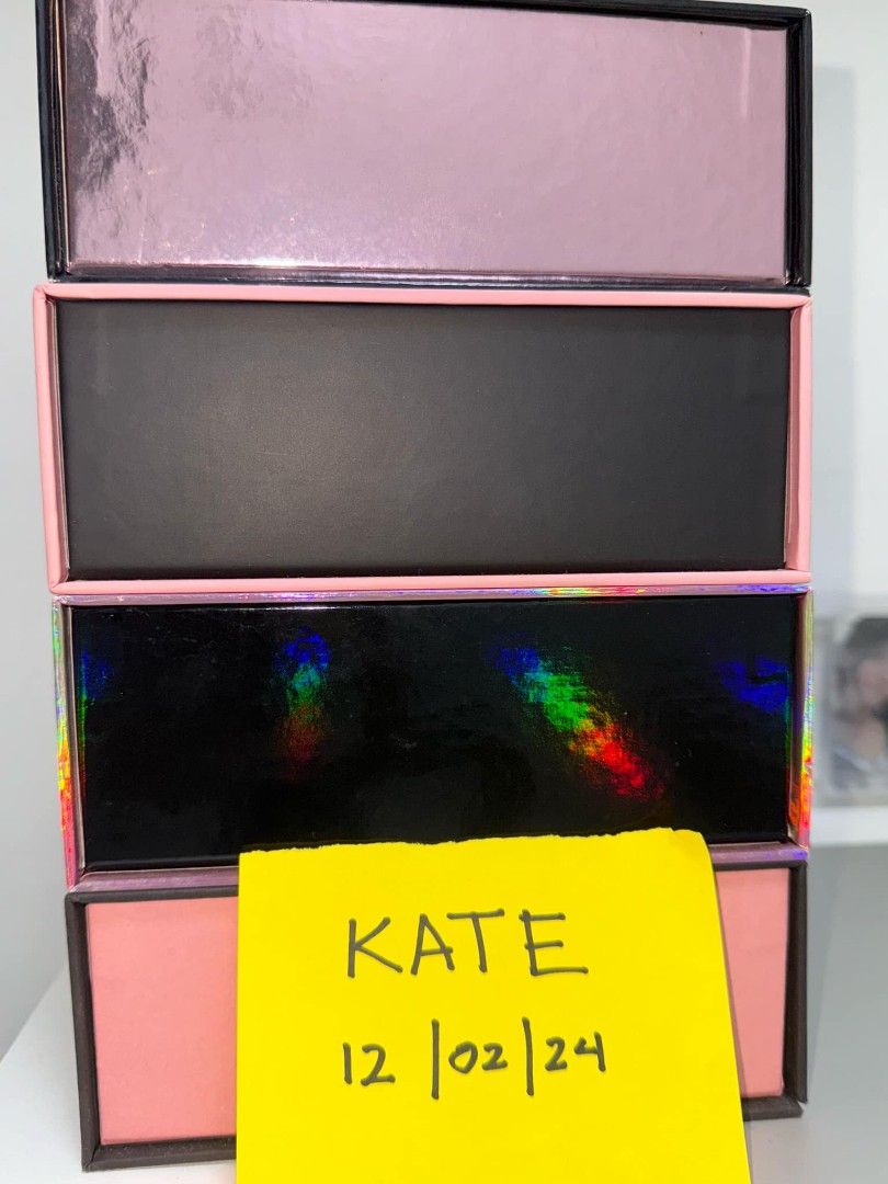BLACKPINK The Album Set (Category: CDs & DVDs) located in Manila. Submitted by kitju (Listing ID 1339651079, Image 2). Description: THE ALBUM SET UNSEALED ALL INCLUSION EXCEPT PHOTOCARDS ₱750 MOP: Gcash MOD: LBC, JNT, Lalamove c/o buyer (ships from Tanza, Cavite or Pasig).