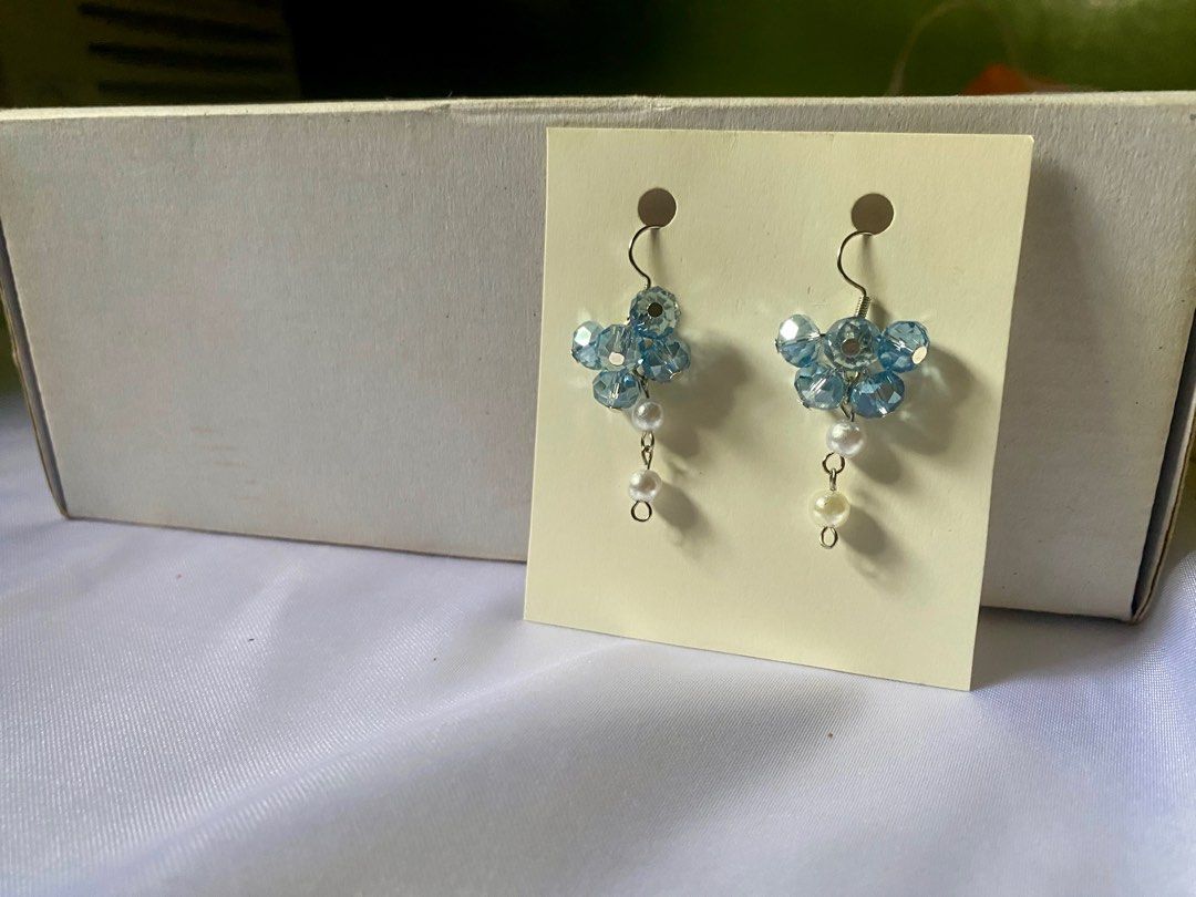 Blue beaded dangling earrings (Category: Earrings) located in Meycauayan. Submitted by tinpatchouli (Listing ID 1339609642, Image 1). Description: .