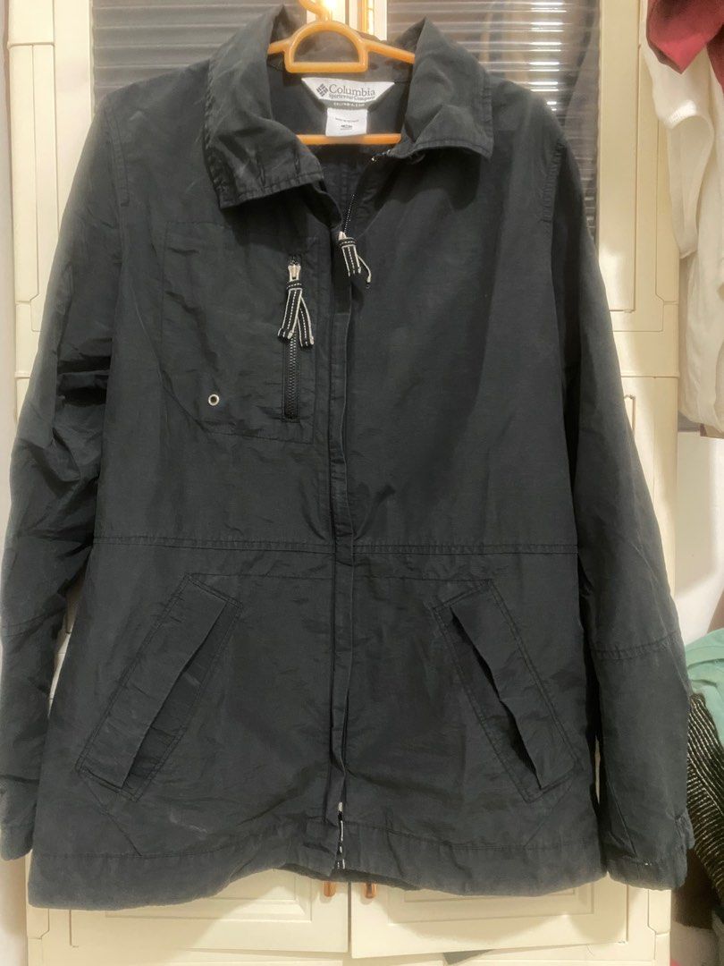 Columbia Jacket (Category: Coats, Jackets and Outerwear) located in Quezon City. Submitted by mattdwayne (Listing ID 1339726815, Image 1). Description: Size: Medium Width: 19 inches Length: 27 Inches Goods na goods pa yung qual color rate is 8/10 very presentable pa. May Tag and Washtags. This piece is thrifted so manage your expectations Issue: haven’t washed yet since nag lipat ng gamit so may mga alikabok. RFS: decluttering Additional Info: Co