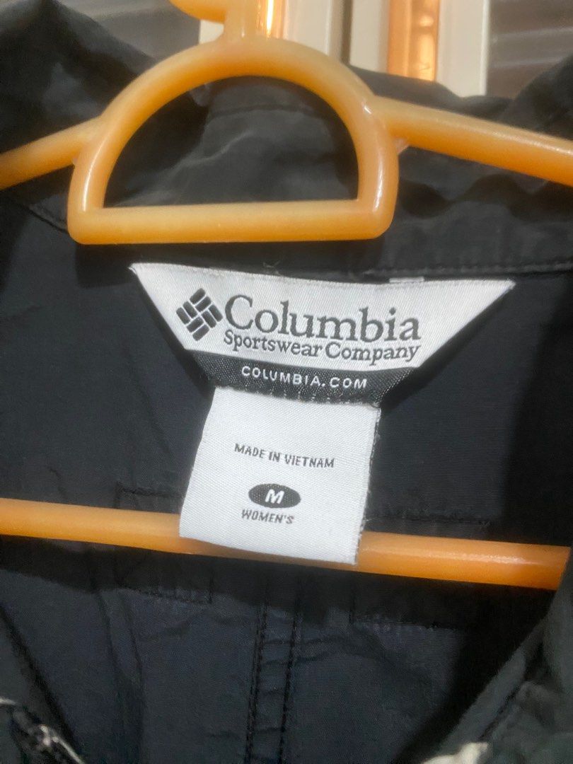 Columbia Jacket (Category: Coats, Jackets and Outerwear) located in Quezon City. Submitted by mattdwayne (Listing ID 1339726815, Image 2). Description: Size: Medium Width: 19 inches Length: 27 Inches Goods na goods pa yung qual color rate is 8/10 very presentable pa. May Tag and Washtags. This piece is thrifted so manage your expectations Issue: haven’t washed yet since nag lipat ng gamit so may mga alikabok. RFS: decluttering Additional Info: Co