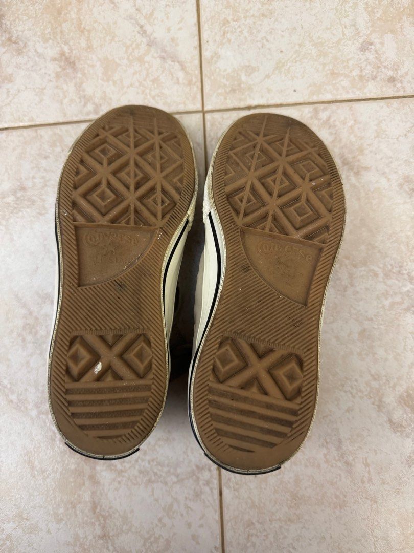 Converse （分類：波鞋）位於 Hong Kong。 由 at819 提交（商品編號 1339633458，圖片 4）。簡介： 尺碼睇相，新舊如圖，無單無盒。