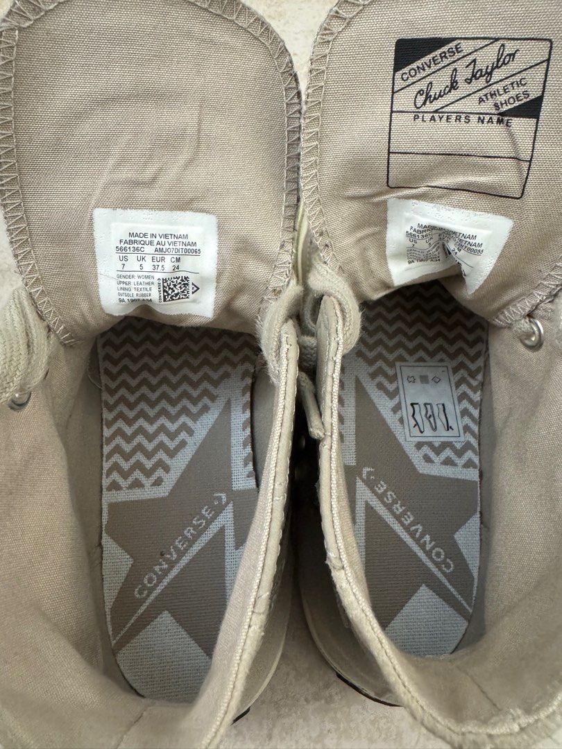 Converse （分類：波鞋）位於 Hong Kong。 由 at819 提交（商品編號 1339633458，圖片 5）。簡介： 尺碼睇相，新舊如圖，無單無盒。