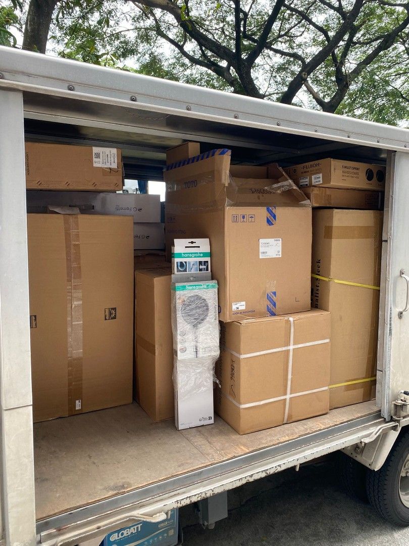 Delivery services (Category: Office Movers) located in Singapore. Submitted by xrisxinh (Listing ID 1337505396, Image 3). Description: Your business delivery partners. We offer 10-foot box-up trucks that cater to your business's daily delivery needs. Our existing customers are mainly long-term customers on monthly contracts. The customers are from companies in the manufacturing, retail, and trading industries. We provide monthly contracts and ad 