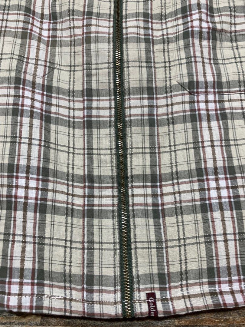GOLDEN BEAR Reversible Zipper Cropped Polo (Category: Tshirts & Polo Shirts ) located in Rosales. Submitted by philippines08 (Listing ID 1339612374, Image 3). Description: Reworked Cropped Polo for sale! PM for more details! Color: Brown and Green L: 22 inches W: 23 inches Crop polo , Crop Top, Croptop.