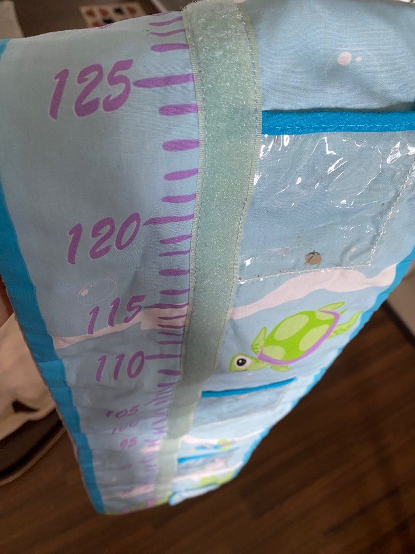 Height tracker (Category: Infant Playtime) located in Kuala Lumpur. Submitted by aladdin_fan (Listing ID 1339564963, Image 3). Description: Has 3 pockets in front and 3 pockets behind. Can be hung up to measure kid’s height..