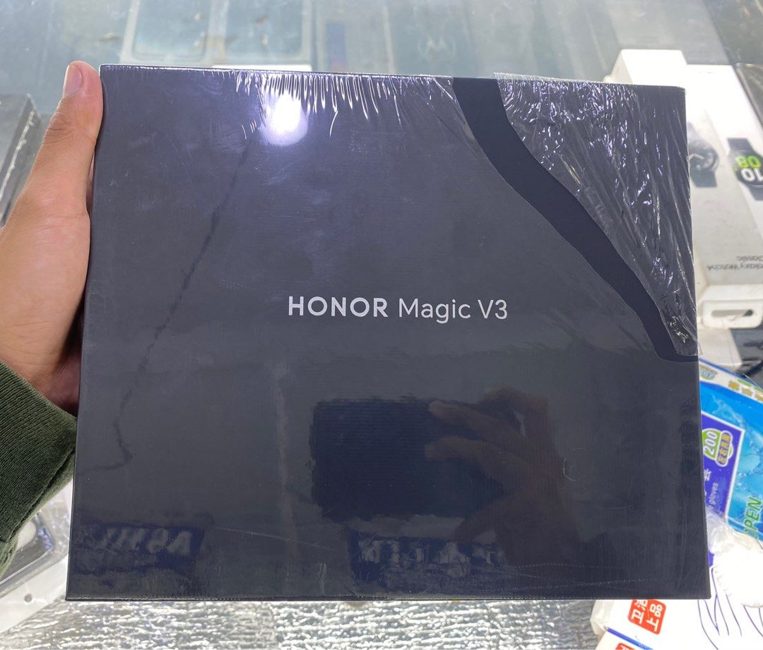 HONOR Magic V3 12/512gb Global Reddish Brown (Category: Android Others) located in San Juan City. Submitted by rodelmarllemit (Listing ID 1339646912, Image 1). Description: Brand new HONOR Magic V3 Rom: 512gb Ram: 12gb Color: Reddish Brown 7 days replacement Facebook Page: •Helu’s Gadgets Txt or Call •09266836637 Mode of Payment: •Cash •Bank Transfer •GCash & Paymaya Installment: •Credit Card •Ggives •Cash on Delivery •Shipping •Meet Up •Trade In