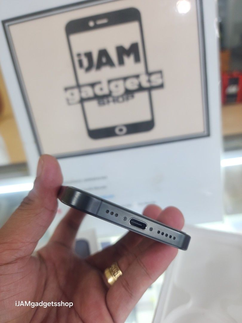 Iphone 15pro (Category: iPhone 15 Series) located in Manila. Submitted by ijamgadgetsshop (Listing ID 1339725280, Image 2). Description: iphone 15pro 256gb 91 batt health hk dual sim makinis no dents check to sawa 📌we do cod in metro manila and near provinces just add sf only 📌can visit in my store at greenhills shopping center 📌we do LBC transaction 📌we accept credit card in store 📌for fast transaction make acall 09291593032/09958592363.