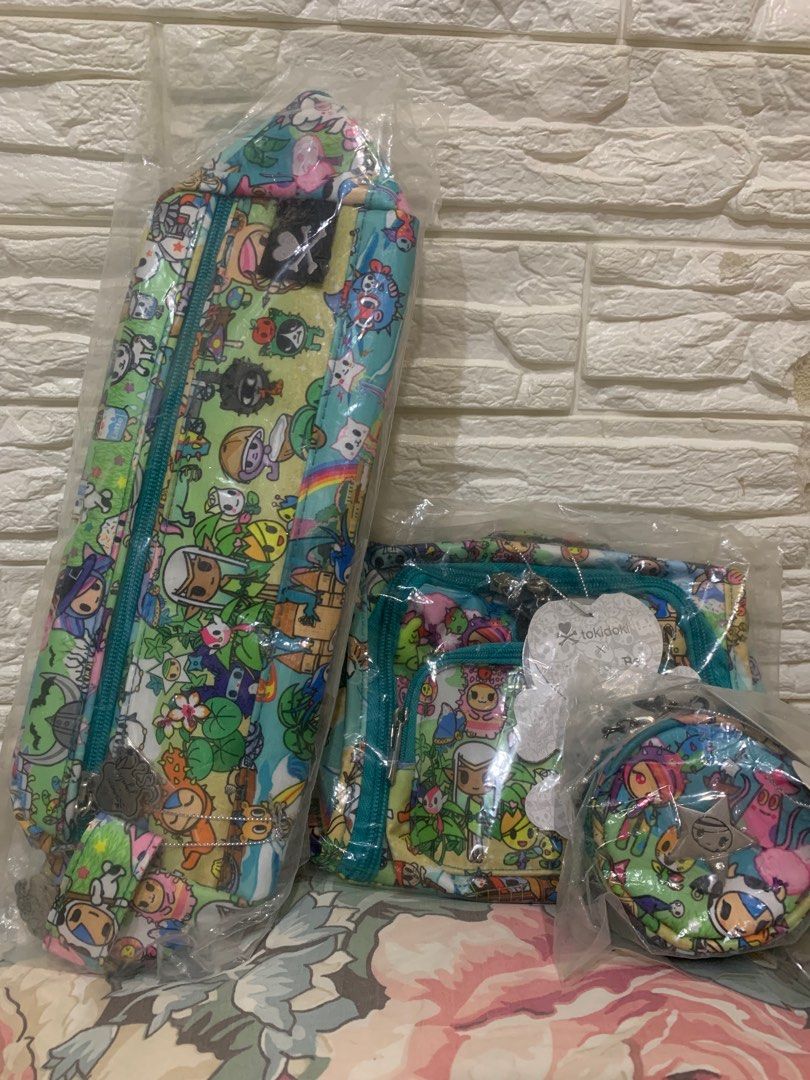 Ju-Ju-Be Fantasy Paradise (Category: Diaper Bags & Wetbags) located in Tarlac. Submitted by bespinosa (Listing ID 1339572234, Image 1). Description: Jujube Fantasy Paradise lot Be dapper Mini bff Pacipod.