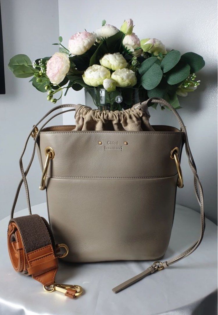 Like new chloe bucket (Category: Luxury Bags & Wallets) located in Santa Ana. Submitted by astonandariana (Listing ID 1339591364, Image 1). Description: .