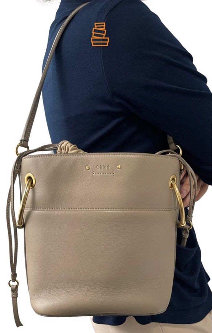 Like new chloe bucket (Category: Luxury Bags & Wallets) located in Santa Ana. Submitted by astonandariana (Listing ID 1339591364, Image 2). Description: .
