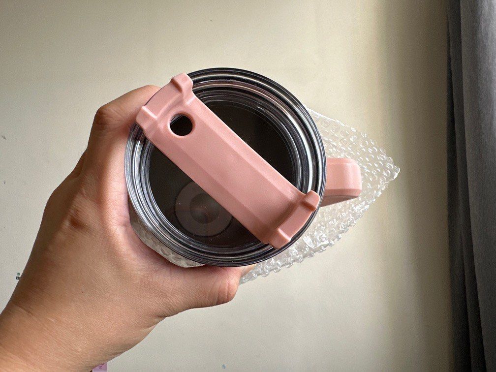 Pink 40 oz stainless steel tumbler mug Stanley inspired (Category: Water Bottles & Tumblers) located in Singapore. Submitted by curlyboo (Listing ID 1339629501, Image 2). Description: .