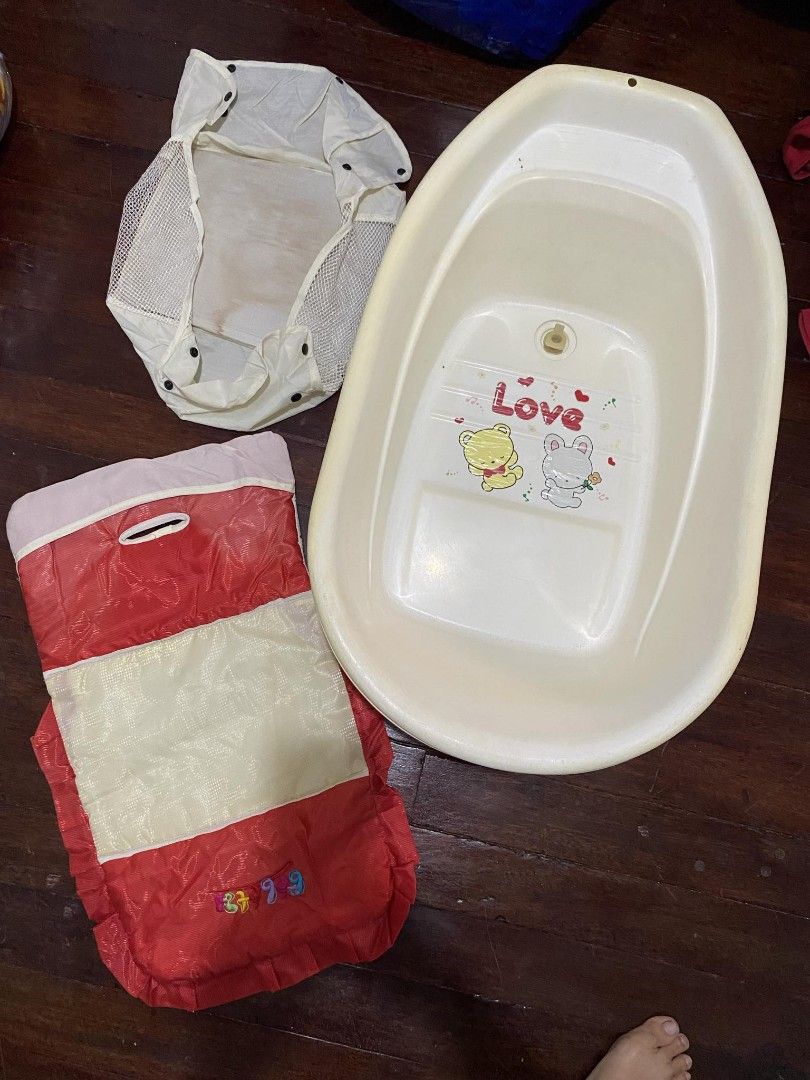 Take all newborn stuff boy (Category: Other Baby Bathing & Changing Needs) located in Manila. Submitted by platinumsirenshop (Listing ID 1339648471, Image 2). Description: baby boy beddings and bath accessories see photos for condition take all pick up or lalamove.