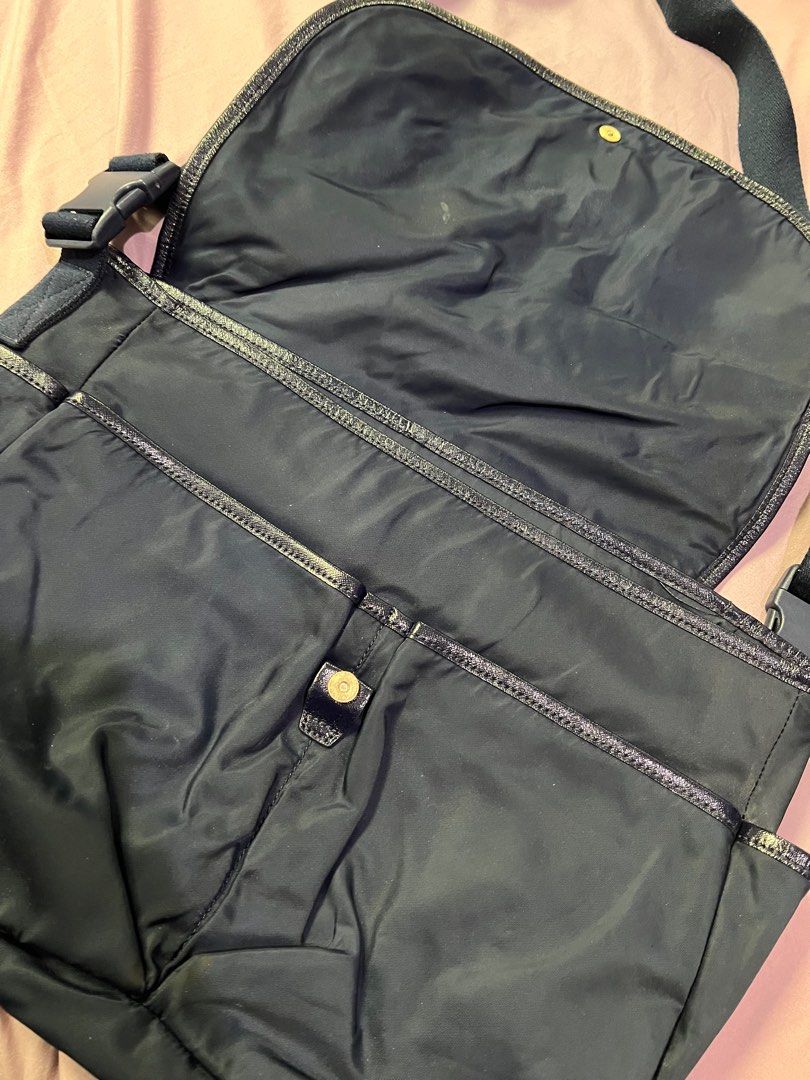 Tory Burch Bag (Laptop Bag) Large Bag (Category: Luxury Bags & Wallets) located in Masantol. Submitted by chumfairy (Listing ID 1339621184, Image 3). Description: Madami siya pockets sa loob and sa likod meron din po. Adjustable strap. Measurements of the actual bag: Length: 14" Width: 16" .