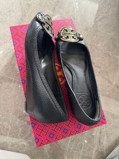 (Category: ) located in . Submitted by ms.prelovedluxury (Listing ID 1339614254, Image 1). Description: .