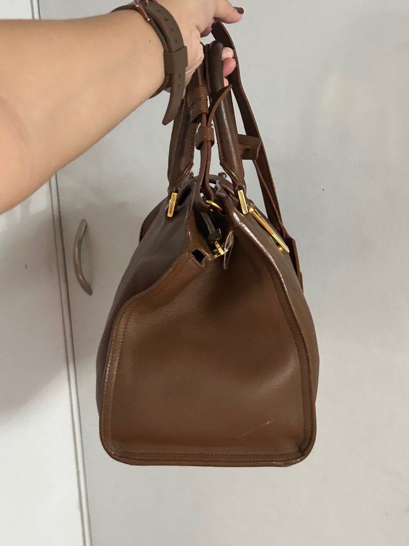 YSL Cabas Bag Small (Category: Luxury Bags & Wallets) located in Arayat. Submitted by cjscolis (Listing ID 1339632552, Image 3). Description: SLIGHTLY USED Minimal Scratches SIGNS OF USAGE (RFS Not using Anymore).