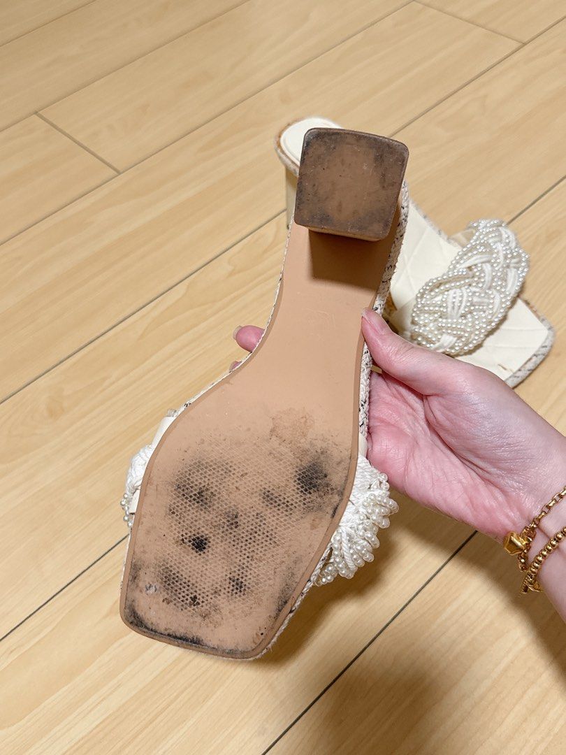 Zara Whire Pearl Block Heels (Category: Heels) located in Quezon City. Submitted by itsjms (Listing ID 1339689345, Image 3). Description: SIZE 39 Needs cleaning.