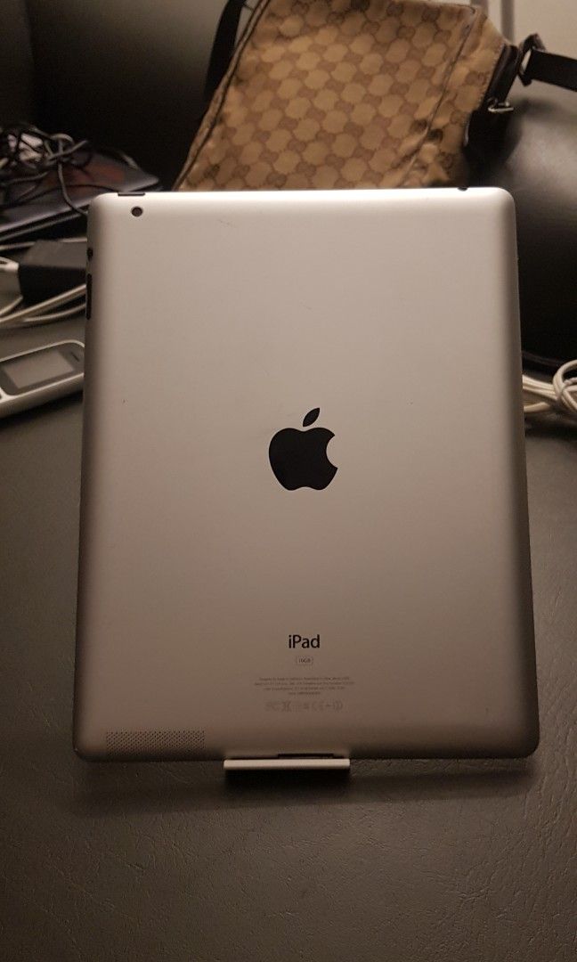Apple iPad 2 16gb Bezel Black (Category: iPad) located in Cavite. Submitted by jmy826 (Listing ID 1344610723, Image 3). Description: Apple iPad 2 Good for Kids 16GB Internal Wifi model Bezel Black Apple A5 Dual Core 9.7-inch LED Backlit Display Makunat ang battery. Price: 1,000 php. May hairline(basag) sa upper left corner Kasama ng iPad ay 30 pin cord charger Ready to use. All running ok. Power switch, vol rocker buttons, rotate/mute switch, hom