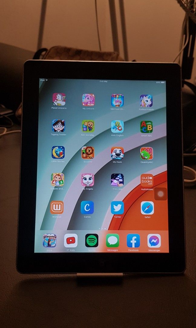 Apple iPad 2 16gb Bezel Black (Category: iPad) located in Cavite. Submitted by jmy826 (Listing ID 1344610723, Image 2). Description: Apple iPad 2 Good for Kids 16GB Internal Wifi model Bezel Black Apple A5 Dual Core 9.7-inch LED Backlit Display Makunat ang battery. Price: 1,000 php. May hairline(basag) sa upper left corner Kasama ng iPad ay 30 pin cord charger Ready to use. All running ok. Power switch, vol rocker buttons, rotate/mute switch, hom
