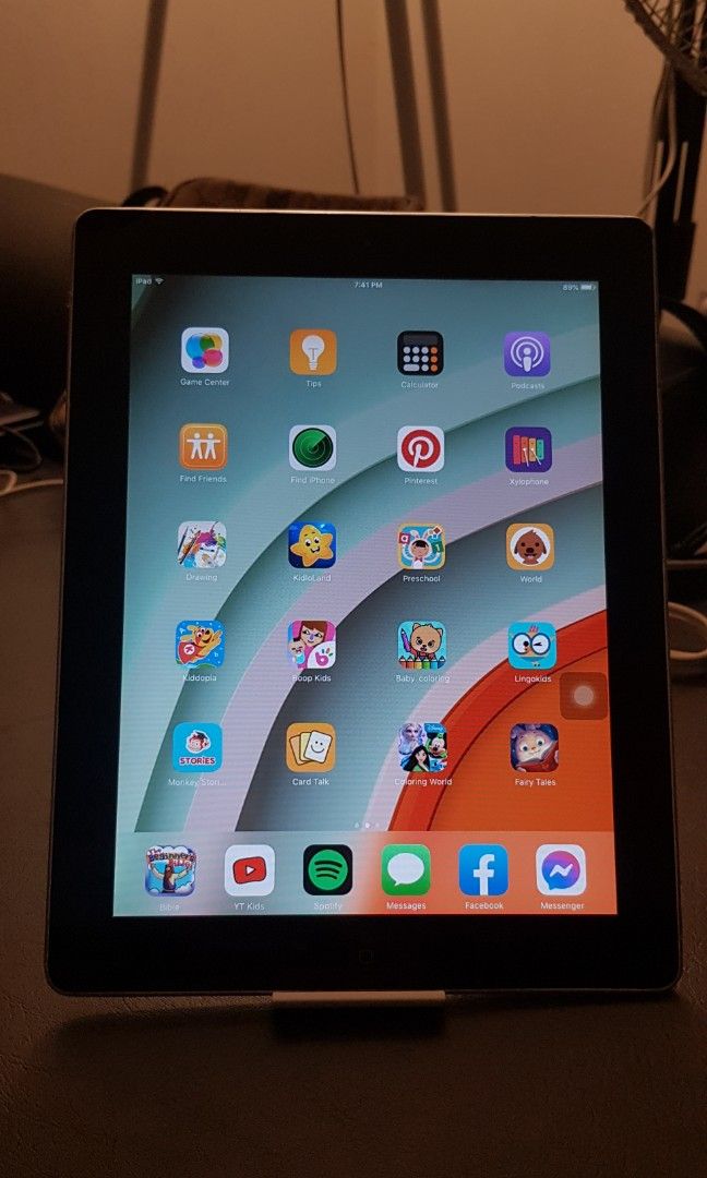 Apple iPad 2 16gb Bezel Black (Category: iPad) located in Cavite. Submitted by jmy826 (Listing ID 1344610723, Image 1). Description: Apple iPad 2 Good for Kids 16GB Internal Wifi model Bezel Black Apple A5 Dual Core 9.7-inch LED Backlit Display Makunat ang battery. Price: 1,000 php. May hairline(basag) sa upper left corner Kasama ng iPad ay 30 pin cord charger Ready to use. All running ok. Power switch, vol rocker buttons, rotate/mute switch, hom