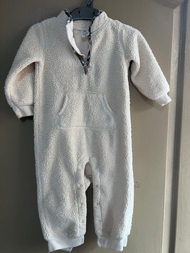 Babies Onesie (Category: Babies & Kids Fashion) located in Cainta. Submitted by mc_chic (Listing ID 1344487030, Image 1). Description: Carter’s onesie In very good condition Used only twice 12-18 months .