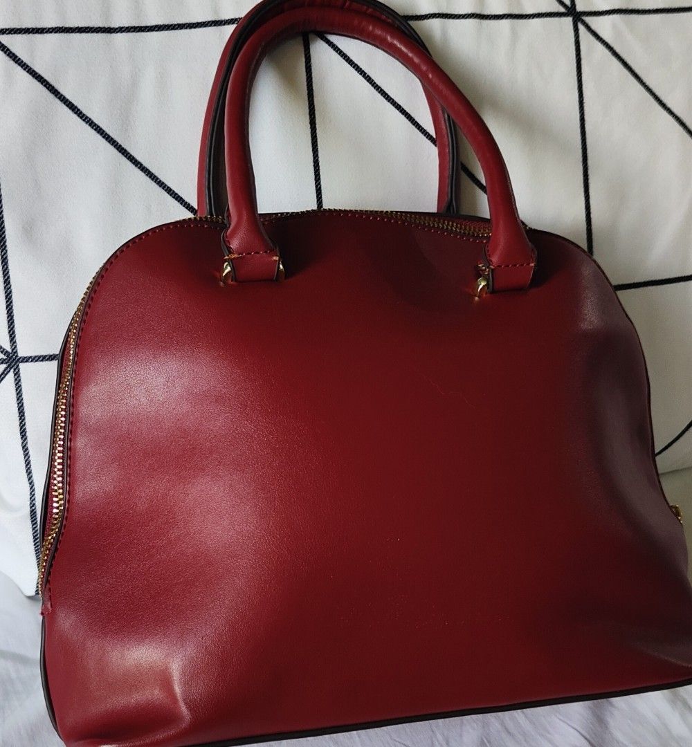 BCBG Alma Two Way Bag (Category: Luxury Bags & Wallets) located in Cavite. Submitted by live_once (Listing ID 1344508872, Image 2). Description: BCBG 2-Way Bag Wine Red actual color With Original Sling No flaw, no issue, good as new Measurement posted in pic Shoulder strap at 6 inches No lowballing, selling low already.