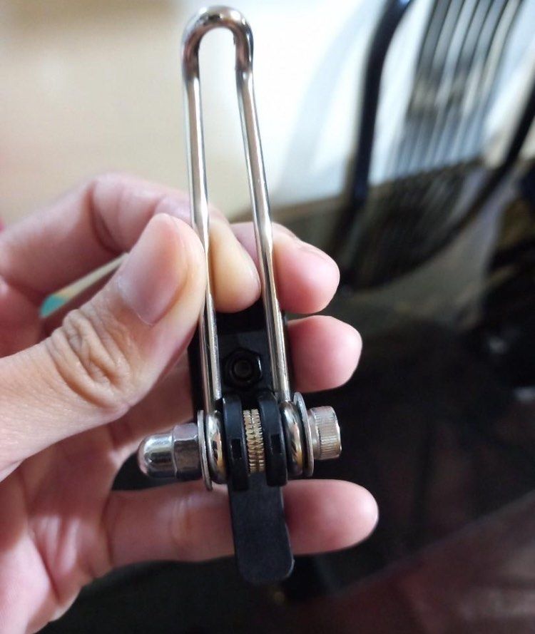 Bike Light Mount (Category: Bicycles) located in Paranaque City. Submitted by mitochondrian (Listing ID 1344604320, Image 1). Description: Bike light. Fits rockbros.