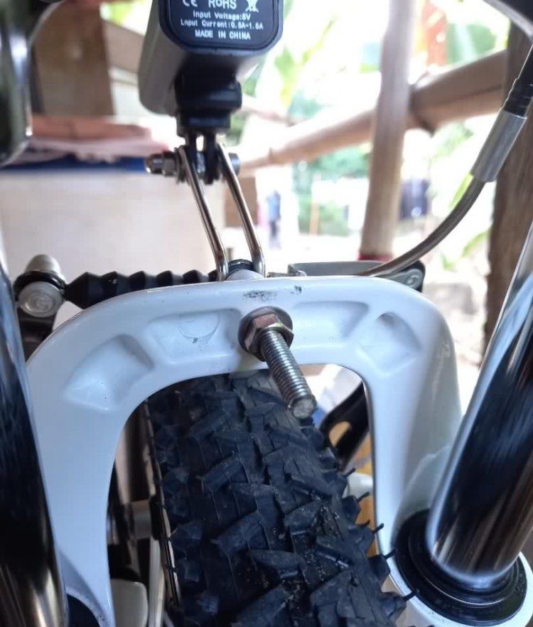 Bike Light Mount (Category: Bicycles) located in Paranaque City. Submitted by mitochondrian (Listing ID 1344604320, Image 3). Description: Bike light. Fits rockbros.