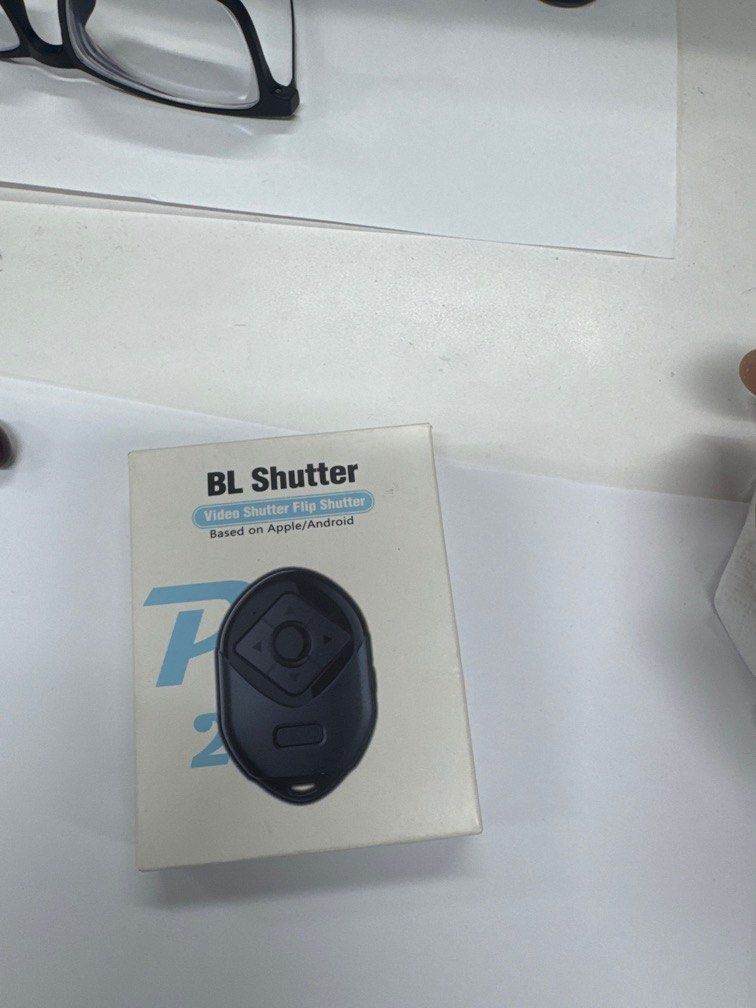 Bl shutter （分類：鏡頭及裝備）位於 Hong Kong。 由 okguy5354 提交（商品編號 1344444680，圖片 1）。簡介： Bluetooth shutter. For iphone or andriod。