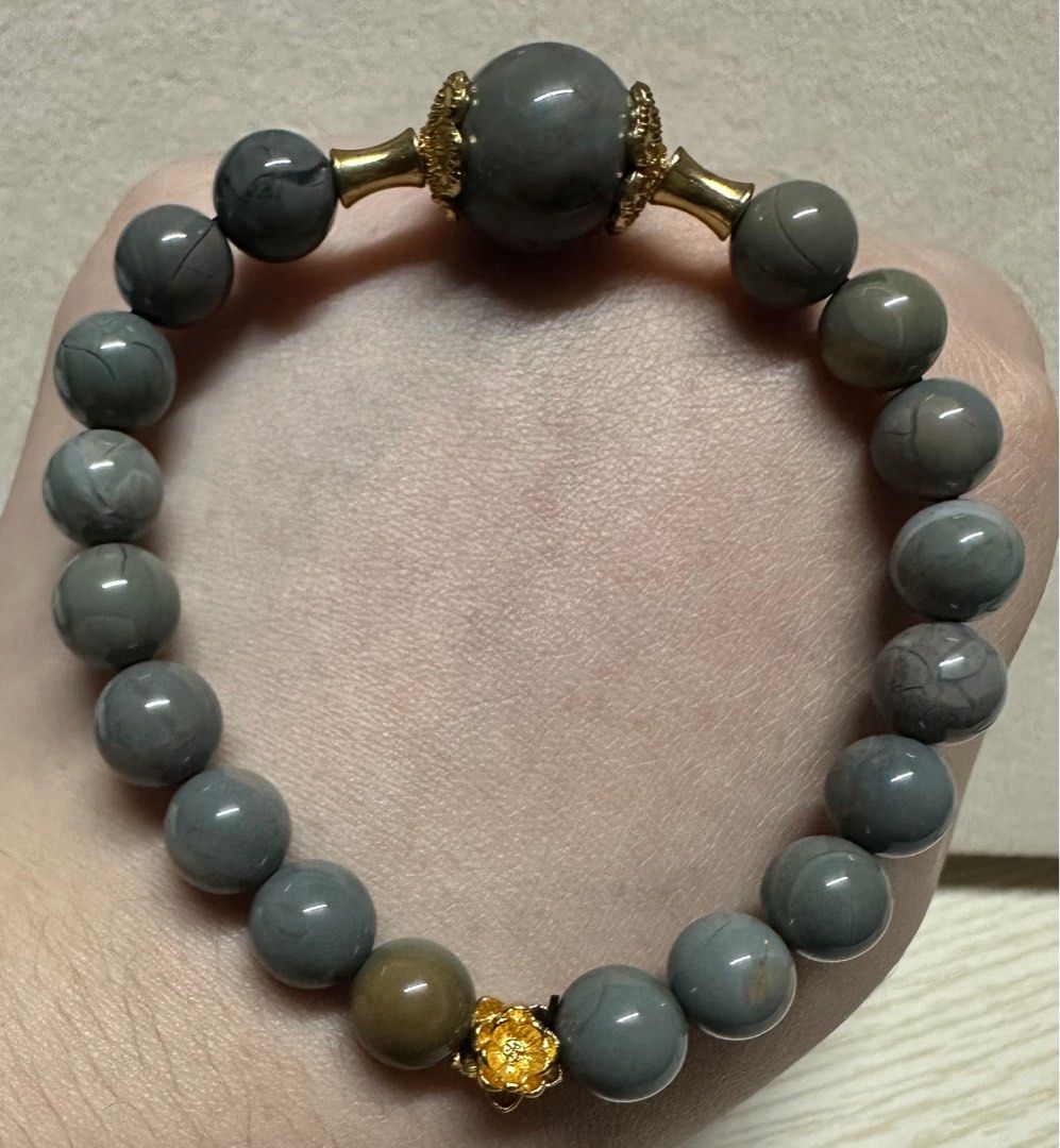 Blue Cracked Alashan Agate Bracelet 8mm (Category: Bracelets) located in Mandaluyong City. Submitted by vanic (Listing ID 1344580894, Image 1). Description: 14cm wrist size.