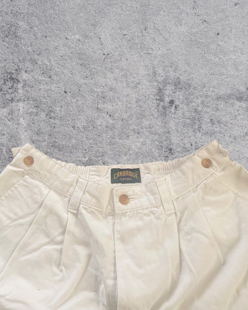 CAMBRIDGE CLASSICS TENNIS CHINO SHORTS (Category: Shorts) located in Quezon City. Submitted by xmanarchive (Listing ID 1344486192, Image 2). Description: 📎 Fits 32-34 📎 Adjustable waist Fit pic is mine..
