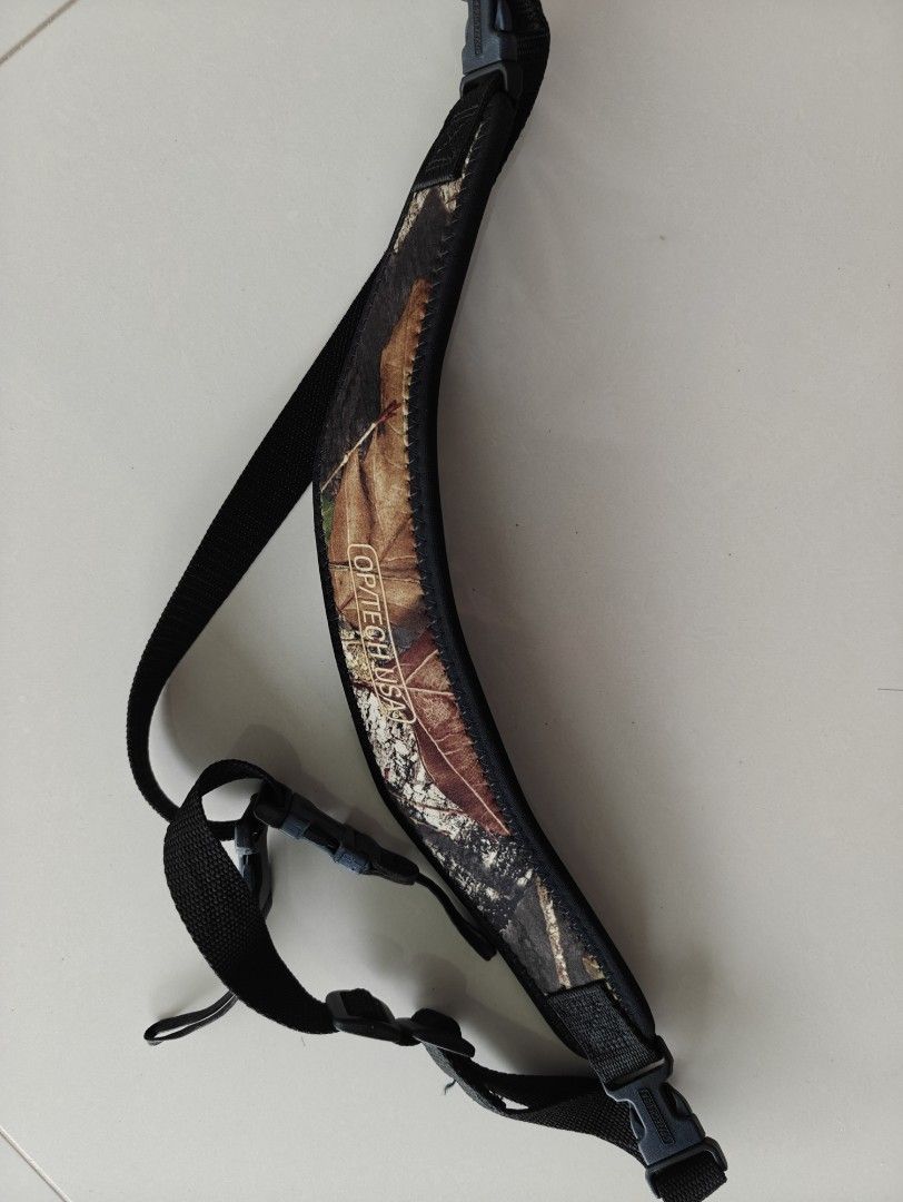 Camera Strap (Category: Camera Bags & Carriers) located in Singapore. Submitted by sgs.daniel (Listing ID 1344440642, Image 2). Description: camouflage Optech Camera Strap that is still in very good condition.
