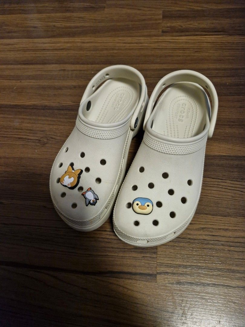 Crocs Platform Clogs in Bone Women's (Category: Sandals) located in Zamboanga. Submitted by _catflakes (Listing ID 1344502313, Image 2). Description: This is bought from SM City Mindpro Crocs outlet. Used less than 3 times. Will get this cleaned before shipout Size: W8 Price is still negotiable. PM me your offers.
