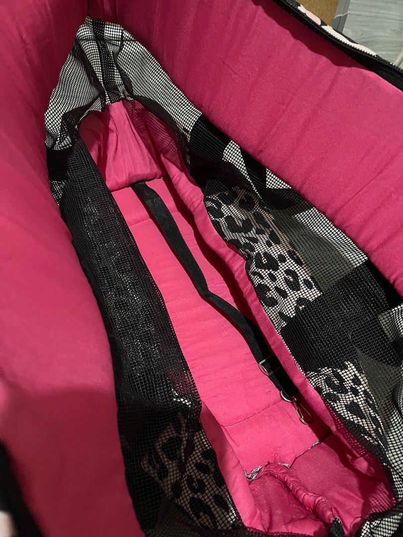 Dog Carrier (Category: Homes & Other Pet Accessories) located in Taguig. Submitted by yeslan (Listing ID 1344488765, Image 3). Description: RFS: not using anymore Send a dm if interested .