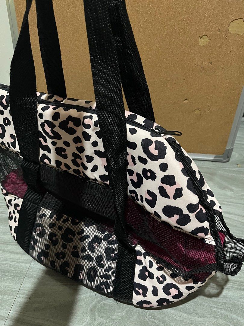 Dog Carrier (Category: Homes & Other Pet Accessories) located in Taguig. Submitted by yeslan (Listing ID 1344488765, Image 1). Description: RFS: not using anymore Send a dm if interested .