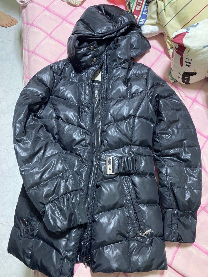 Esprit down jacket (Category: Coats, Jackets and Outerwear) located in Singapore. Submitted by suenna_ny (Listing ID 1344537624, Image 1). Description: Esprit down jacket - can keep warm up to -10 deg celcius.