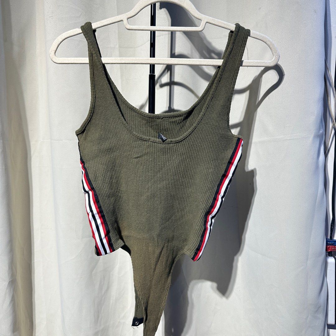 f21 bodysuit (Category: Sets or Coordinates) located in San Jose. Submitted by mamacituh (Listing ID 1344608396, Image 1). Description: fit small to med.