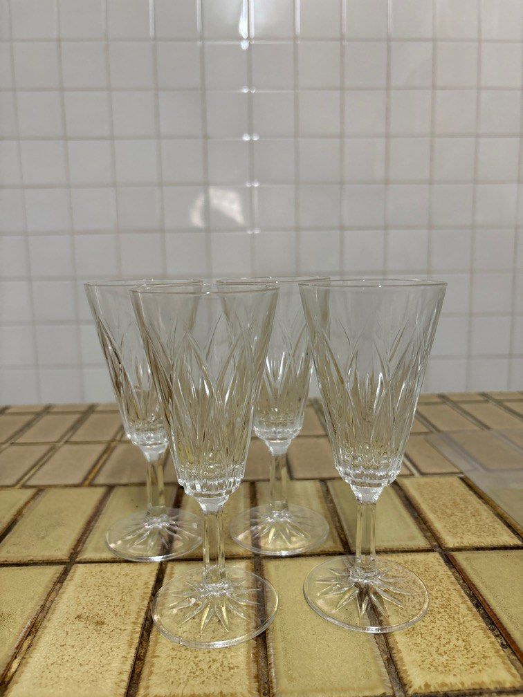 Fancy cocktail / wine glasses