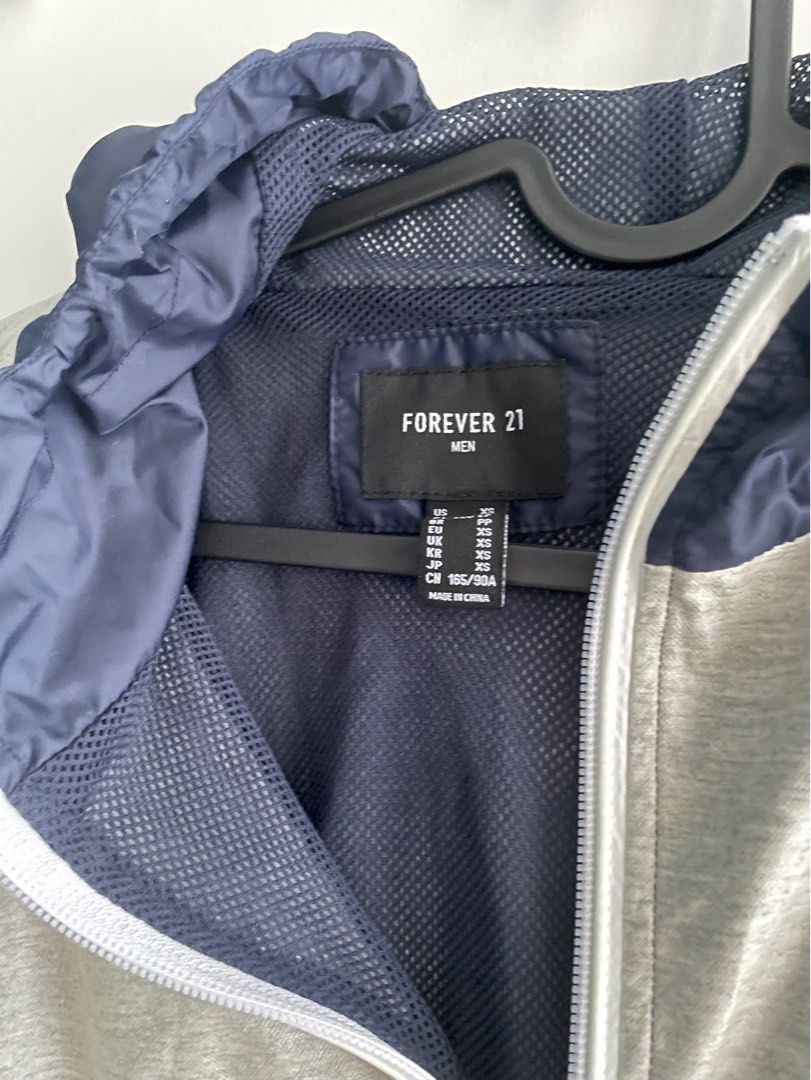 Forever 21 men windbreaker (Category: Coats, Jackets and Outerwear) located in Manila. Submitted by lrj_stuff (Listing ID 1344575218, Image 2). Description: .