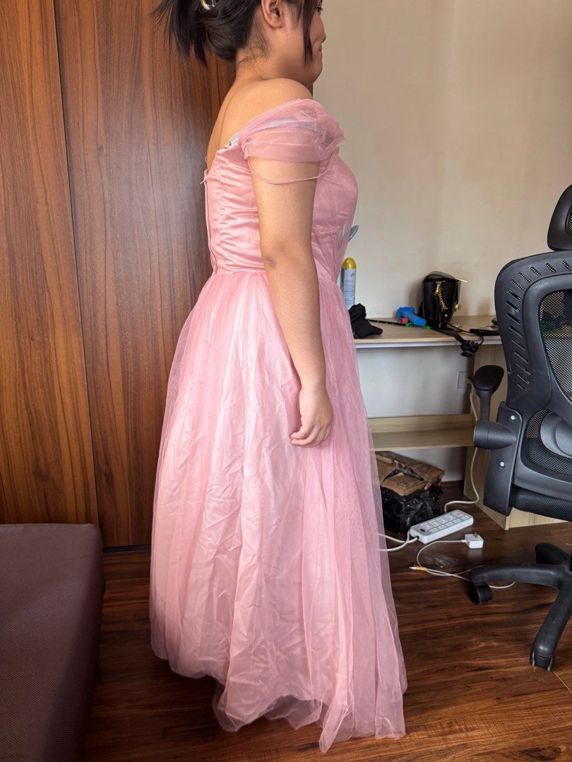 Gown 1 for sale (Category: Evening dresses & gowns) located in Caloocan City. Submitted by cryonics (Listing ID 1344550597, Image 3). Description: .