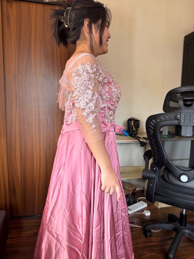Gown 2 (Category: Evening dresses & gowns) located in Caloocan City. Submitted by cryonics (Listing ID 1344551254, Image 2). Description: .
