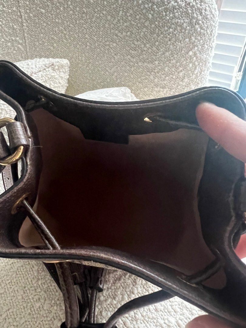 Gucci mini bucket bag (Category: Bags & Wallets) located in Singapore. Submitted by peiiiyunnn (Listing ID 1344467452, Image 2). Description: l.