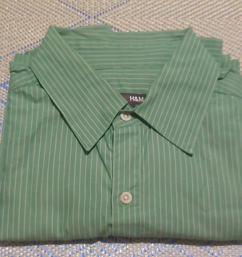 H&M Pinstripe Green Longsleeves (Category: Tshirts & Polo Shirts ) located in Quezon City. Submitted by SecretFlutePlayer (Listing ID 1344527527, Image 3). Description: H&M Green Pinstripe Long Sleeves Long Sleeves from USA, brought by my mother fot my brother last March 2020 but was not used since it was pandemic and switch to WFH. Label Meausrement: US Size Small Chest 19.5 nch Length 28 inch Shoulder 16.5inch Measurements taken by actual tape 