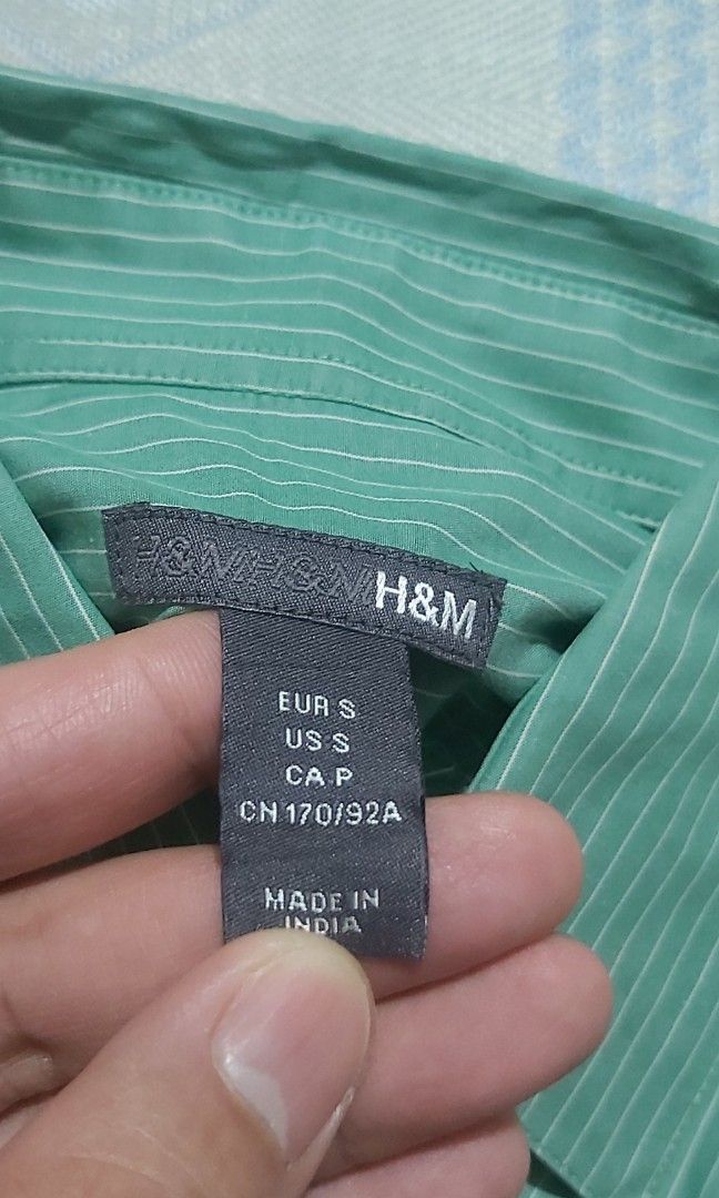H&M Pinstripe Green Longsleeves (Category: Tshirts & Polo Shirts ) located in Quezon City. Submitted by SecretFlutePlayer (Listing ID 1344527527, Image 2). Description: H&M Green Pinstripe Long Sleeves Long Sleeves from USA, brought by my mother fot my brother last March 2020 but was not used since it was pandemic and switch to WFH. Label Meausrement: US Size Small Chest 19.5 nch Length 28 inch Shoulder 16.5inch Measurements taken by actual tape 