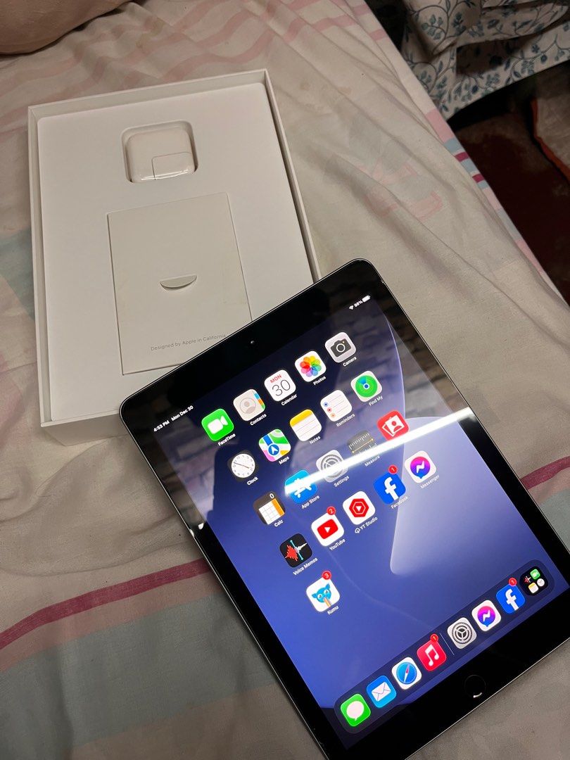 iPad Wi-Fi (5th Gen) (Category: iPad) located in Mandaluyong City. Submitted by luckyfire_c8351b (Listing ID 1344555026, Image 1). Description: iPad Wi-Fi 32GB Space Gray Condition: No issue, With Box & Complete Accessories, Manuals, Slightly used..